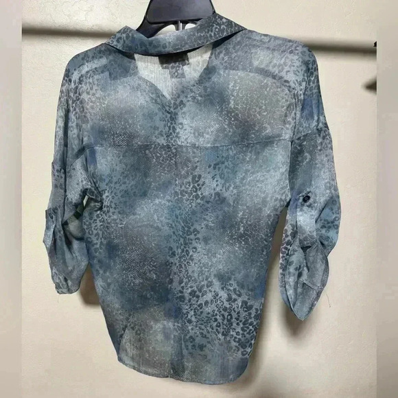 Shyanne blue/grey sheer pocket button down tie down women’s top size small NWT - Picture 4 of 14